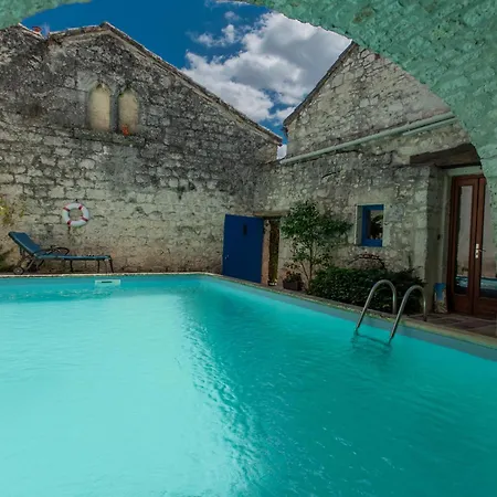 Les Roches De Nyaraló *