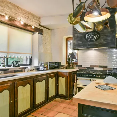 Les Roches De Roquecor