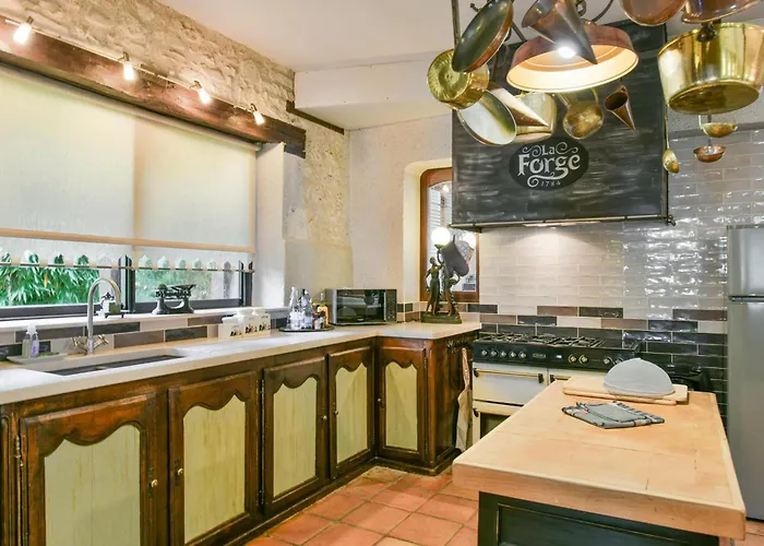 Les Roches De Roquecor